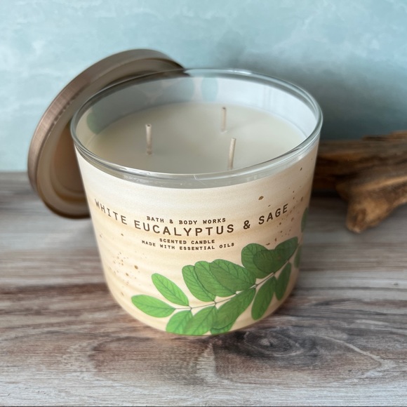 White Eucalyptus and Sage 3-wick Candle Bath & Body Works - Picture 2 of 2